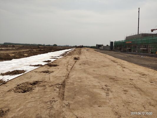 Λευκές κορδέλες από πολυεστέρα και πολυπροπυλένιο υψηλής αντοχής, σχεδιασμένες για μέγιστη ανθεκτικότητα και μακροχρόνια απόδοση