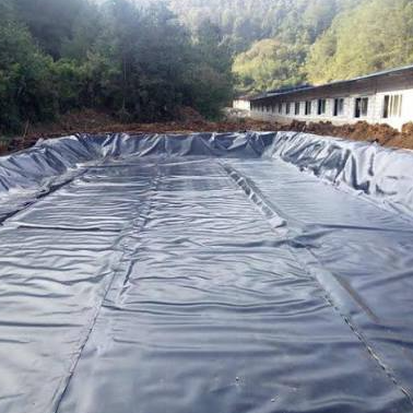 Επένδυση Γεωμεμβράνης από HDPE Χώρου Ταφής Χωματερής για Κυψέλη Περιορισμού Αστικών Απορριμμάτων