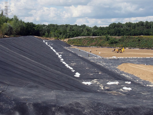 πλάτος 1 έως 12 μέτρα Γεωμεμβράνη που παρέχει επιμήκυνση κατά το σπάσιμο τουλάχιστον 700% κατάλληλη για στρώματα δεξαμενών και συστήματα ελέγχου της διάβρωσης