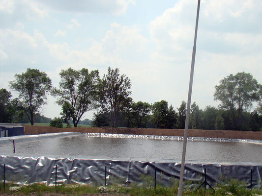 πλάτος 1 έως 12 μέτρα Γεωμεμβράνη που παρέχει επιμήκυνση κατά το σπάσιμο τουλάχιστον 700% κατάλληλη για στρώματα δεξαμενών και συστήματα ελέγχου της διάβρωσης