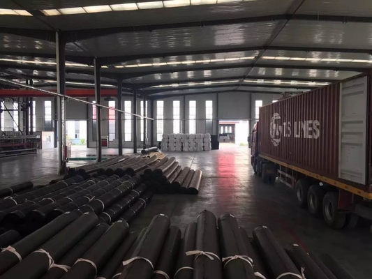 Δομή HDPE Γεωμεμβράνη Εφοδιασμός Αντίσταση διάτρησης ≥20N Δείκτης οξυγόνου ≥30% Για περιβαλλοντικό περιορισμό