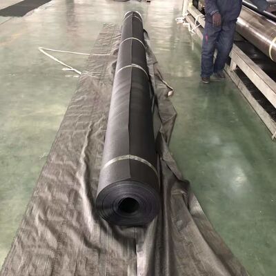 Δυνατότητα τέντωσης ≥15MPa HDPE Γεωμεμβράνη Εμφάνιση πλάτος 1 έως 12 μέτρα Δείκτης οξυγόνου ≥30 τοις εκατό Αδιάβλητη υδροστερότητα