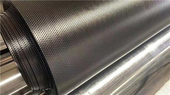 Δυνατότητα τέντωσης ≥15MPa HDPE Γεωμεμβράνη Εμφάνιση πλάτος 1 έως 12 μέτρα Δείκτης οξυγόνου ≥30 τοις εκατό Αδιάβλητη υδροστερότητα