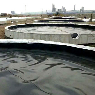 Επένδυση γεωμεμβράνης HDPE ανθεκτική στη διάτρηση για ανθεκτικό φράγμα στεγανότητας σε γεωργικές και βιομηχανικές εφαρμογές