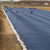 Επένδυση γεωμεμβράνης HDPE ανθεκτική στη διάτρηση για ανθεκτικό φράγμα στεγανότητας σε γεωργικές και βιομηχανικές εφαρμογές