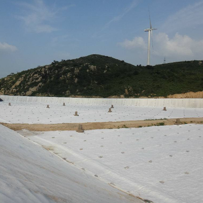 Ανθεκτικό στη διάτρηση κοντές ίνες μη υφασμένου προστατευτικού στρώματος γεωυφάσματος για προστασία κλίσης αναχώματος ποταμού