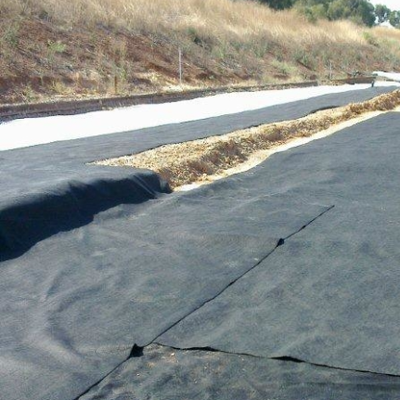 Μαύρο μη υφασμένο γεωύφασμα φραγμού ζιζανίων για μονοπάτια περιβόλων και κήπου