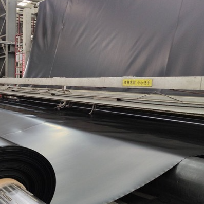 Επένδυση Γεωμεμβράνης από HDPE Χώρου Ταφής Χωματερής για Κυψέλη Περιορισμού Αστικών Απορριμμάτων