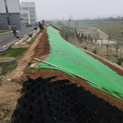 Μαύρη πράσινη HDPE σταθεροποίηση αμμοχάλικου Geocell που διατρυπιέται