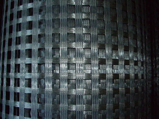 Ντυμένο πίσσα φίμπεργκλας Geogrid 25KN φίμπεργκλας που δίνει το ρόλο πλέγματος