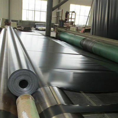 Γεωμεμβράνη HDPE με λεία επιφάνεια, πλάτους 1 έως 12 μέτρα, σχεδιασμένη για επενδύσεις δεξαμενών και έργα περιβαλλοντικής προστασίας